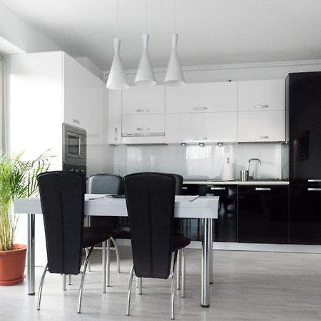 Airport Residence - Apartment Across From Otopeni Airport Exterior foto