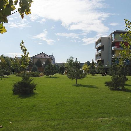 Airport Residence - Apartment Across From Otopeni Airport Exterior foto